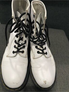 Doc Martens Women’s White 1460 Boots Size 8 Used